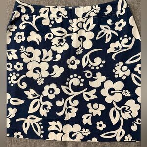 Tommy Hilfiger Navy and White Floral Skirt with Red Inside Trim Size 8 Side Zip